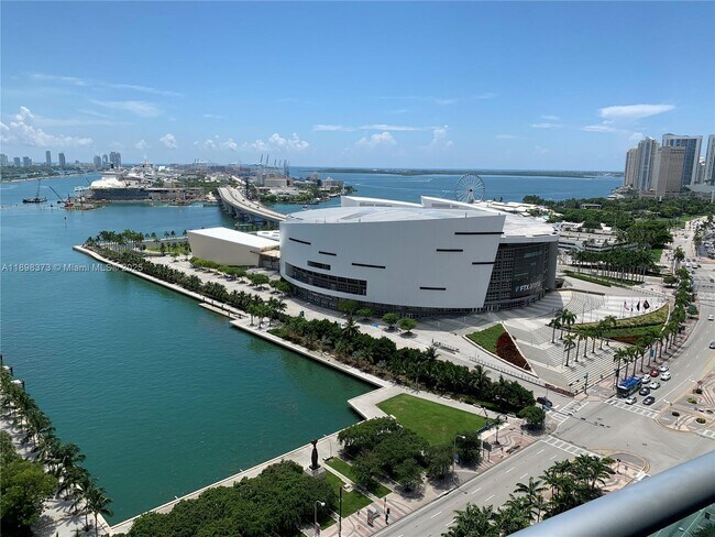 Building Photo - 900 Biscayne Blvd