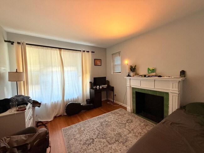 Building Photo - Huge Fenway/Kenmore 4BR/2BA w/heat inc! Near BU, NU & more