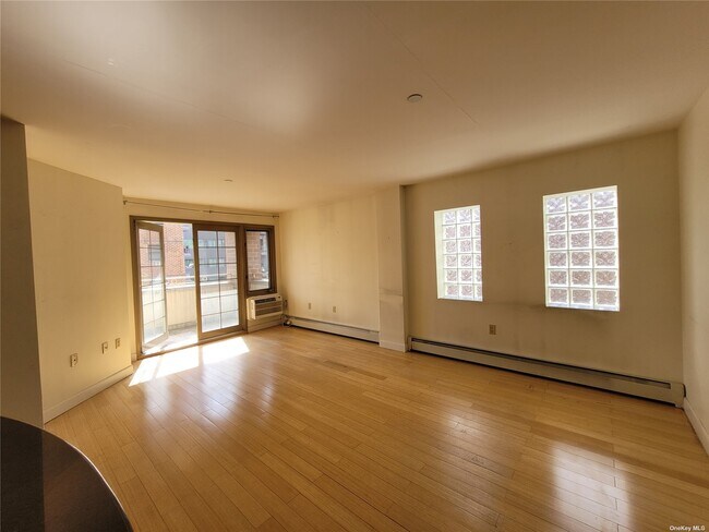 Foto del edificio - 83-75-83117 117th St