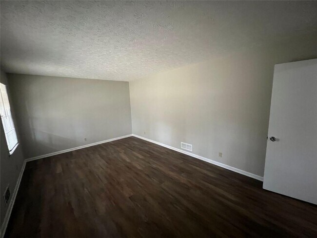 Building Photo - 1382 Marydale Dr SW