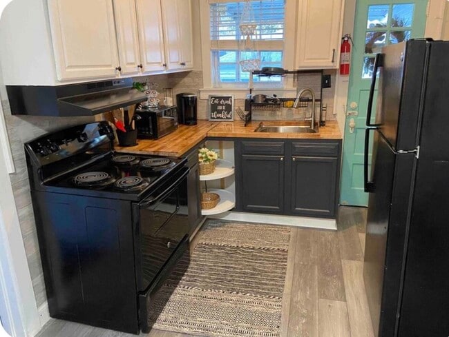 Kitchen - 2710 Winburn Ter