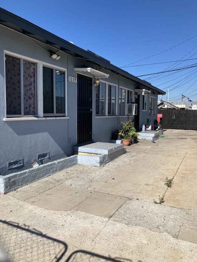 Building Photo - 1139 S Arizona Ave