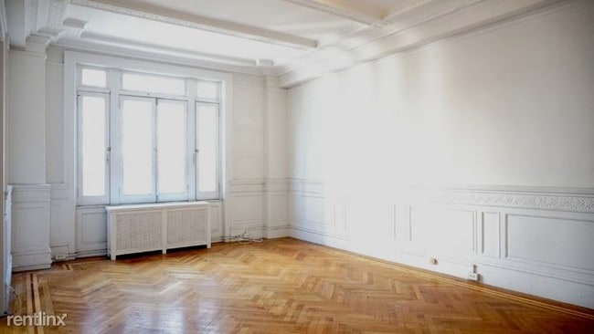 Building Photo - 11 W 58th St