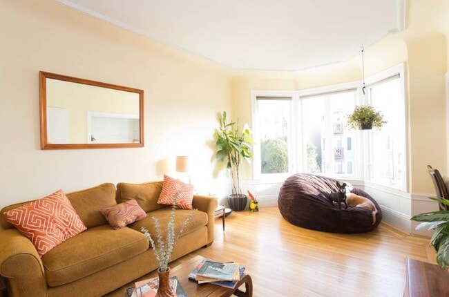 living room looking south (Walls are now white) - 1341 Union St