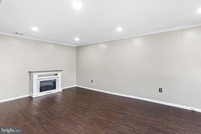 Building Photo - 1543 Marlborough Ct