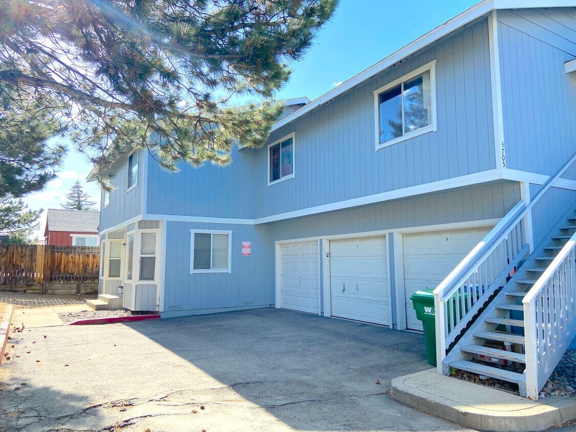 3705 Warren Way Unit APT B, Reno, NV 89509 Room for Rent in Reno, NV