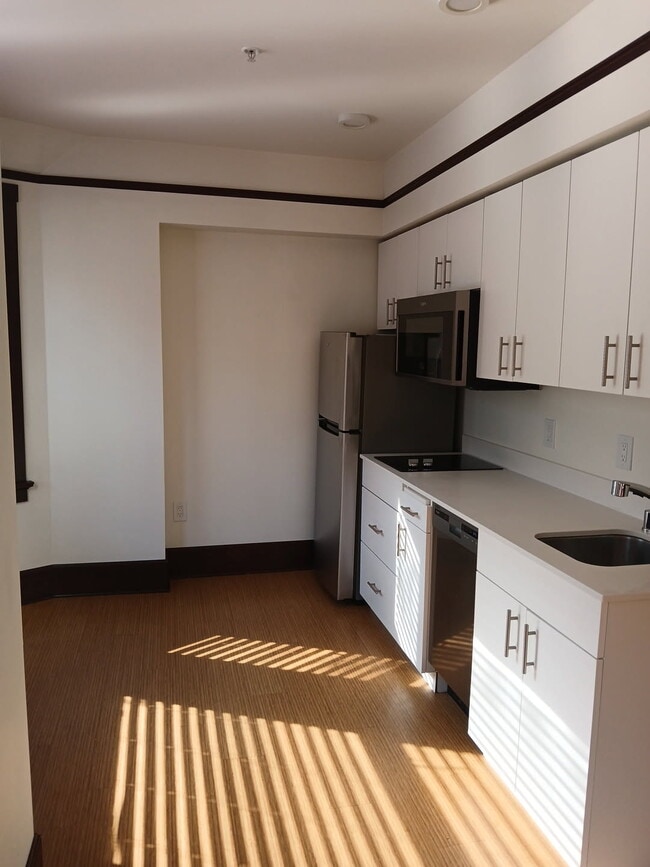 Building Photo - Louisa Hotel