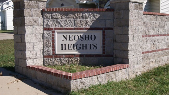 Building Photo - 2823 Neosho Heights Ave