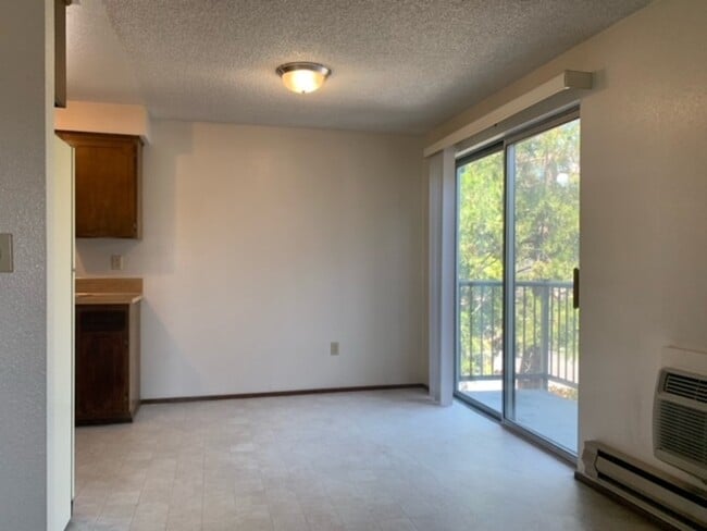 Building Photo - 507 NE D St