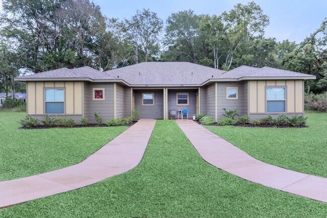 Building Photo - 462 Austin Ln