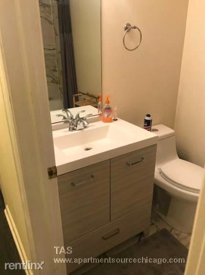 Foto del edificio - 4 br, 3 bath  - 3739 N Sheffield Ave 1