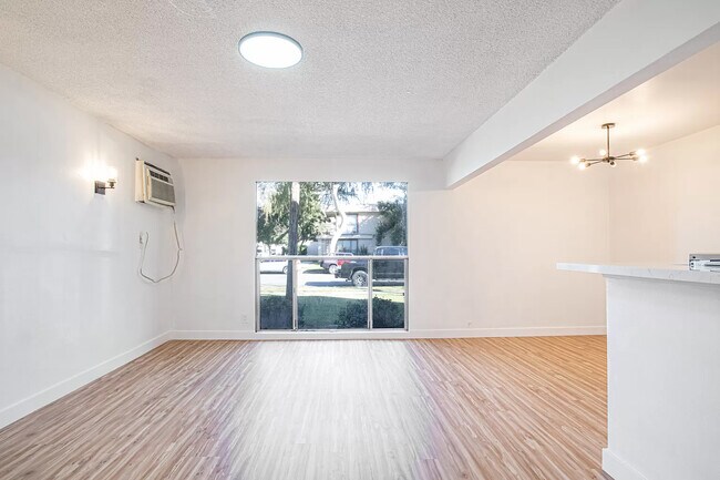 Foto del edificio - 527 W 15th St