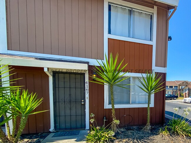 Building Photo - MOVE-IN SPECIAL - 2 Bed 1.5 Bath Condo in ...