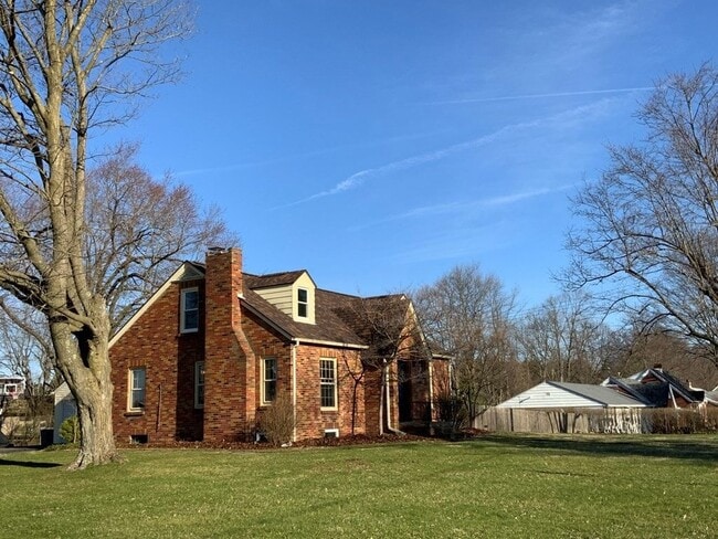 Foto del edificio - 1194 Woodland Rd