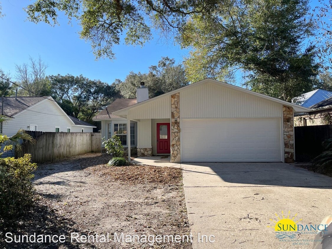 3 br, 2 bath House 1920 Redwood Avenue House Rental in Niceville