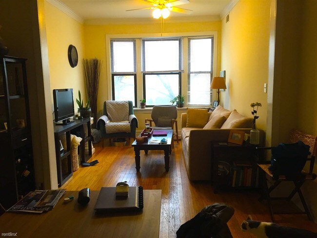 Building Photo - 1316 N Damen Ave