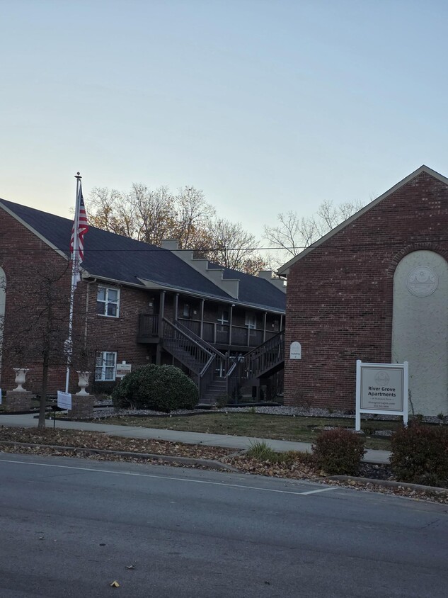 Foto principal - 1002 E Main St