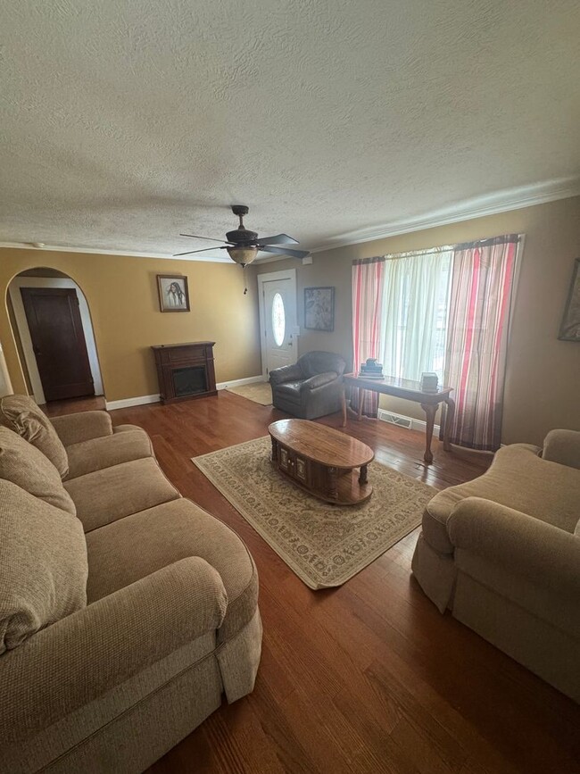 Foto del edificio - Furnished 3 Bedroom Home in Waynesville, MO!