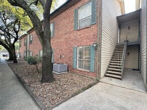 Building Photo - 6500 Harbor Town Dr