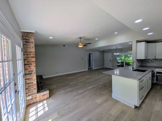 Foto del edificio - 9705 Marlborough Dr
