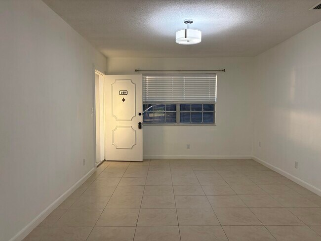 Foto del edificio - 298 SW 6th St