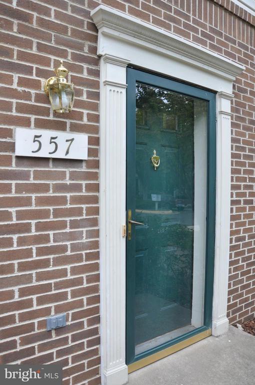 Foto del edificio - 557 Highland Towne Ln