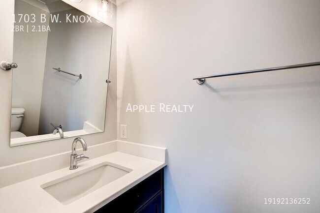 Photo - 1703 W Knox St House