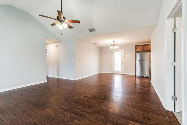 Foto del edificio - Like New 3 bed/2 bath Home!