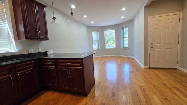 Foto del edificio - 3147 W Augusta Blvd