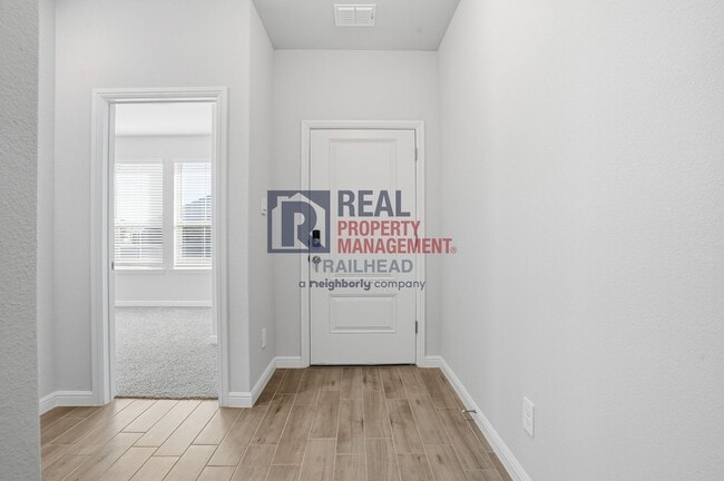 Building Photo - Spacious 5-Bedroom Home with Contemporary Living Spaces