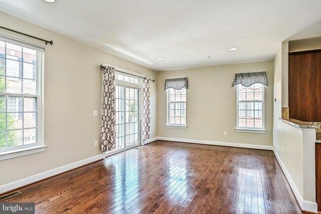 Building Photo - 4070 Glendale Way