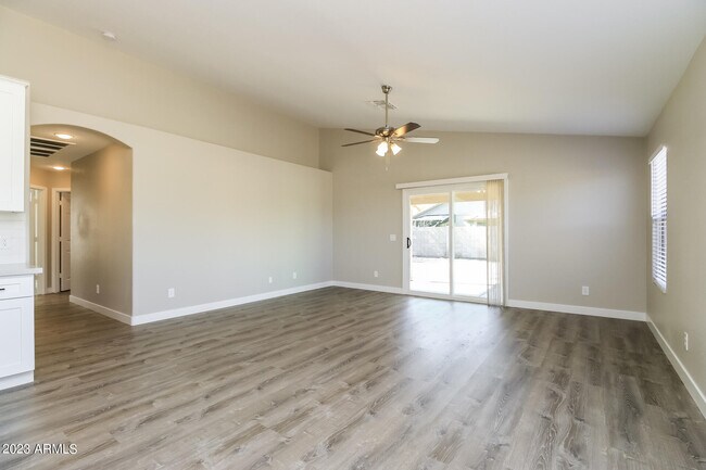 Building Photo - 8402 S 20th Pl