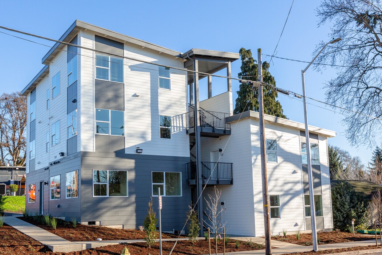Foto principal - 1111 W Fourth Plain Blvd