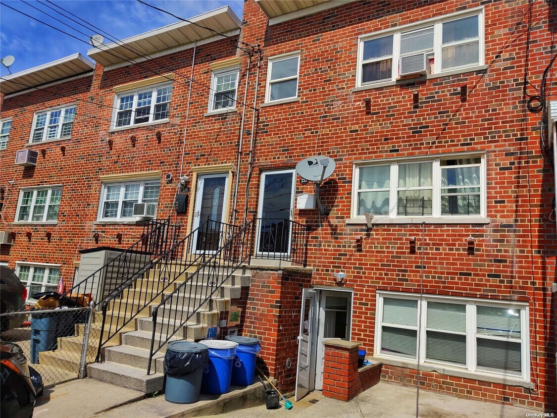 Primary Photo - 252 Robinson Ave