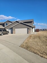 Building Photo - 100-106 Haley Pl