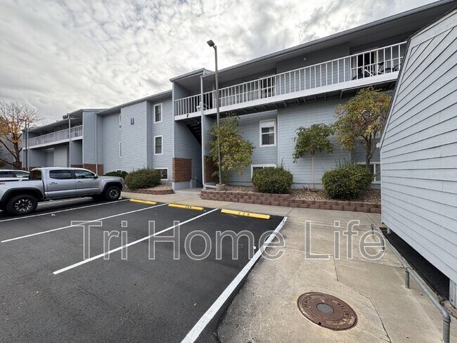 Building Photo - 3141 S Tamarac Dr