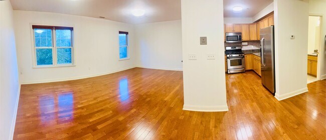 Sala de estar, comedor, cocina - 391 Pleasant St