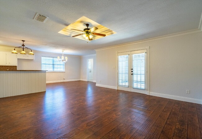 Foto del edificio - Move in special: $1,000 off your first month with an 18 month lease.