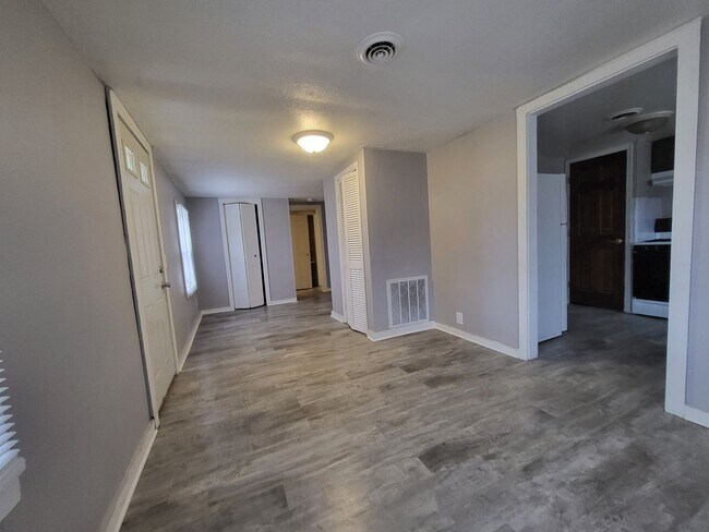 Foto del edificio - 2104 Fairview Ave