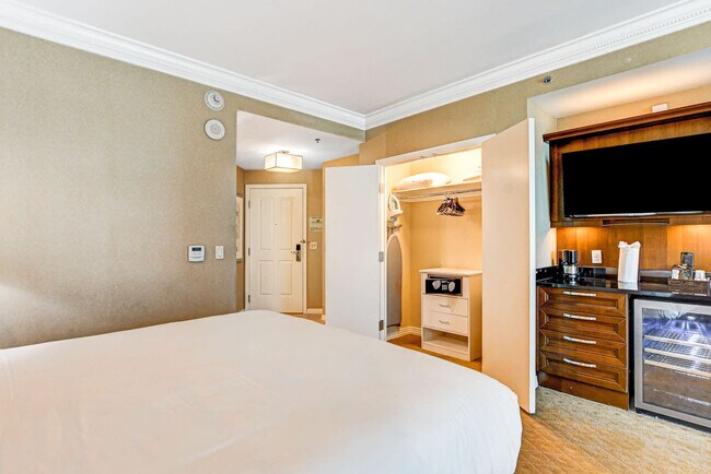 Building Photo - 135 E Harmon Ave