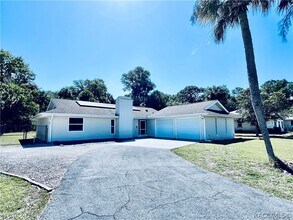 Building Photo - 801 N Country Club Dr
