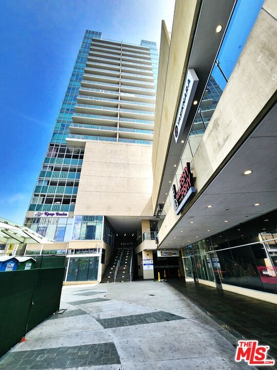 Foto del edificio - 3785 Wilshire Blvd
