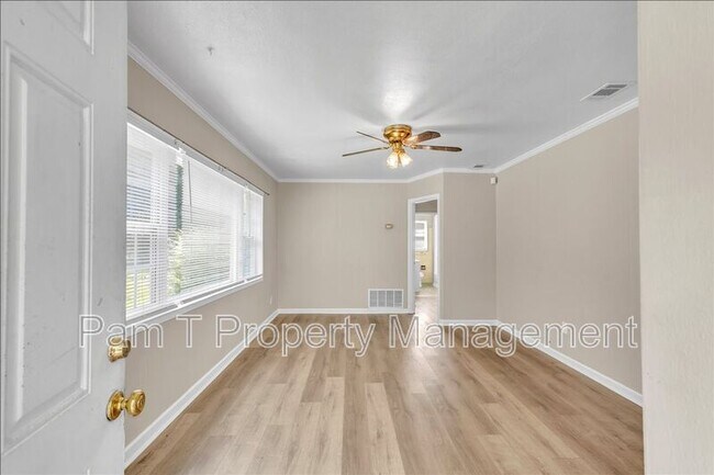 Foto del edificio - 9157 Ferguson Ave