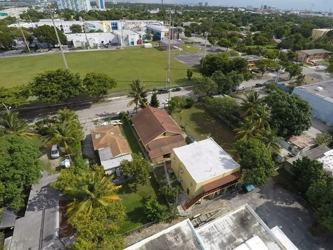 Building Photo - 548-550 NW 30th St