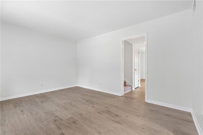 Building Photo - 4017 Cottage Hill Rd