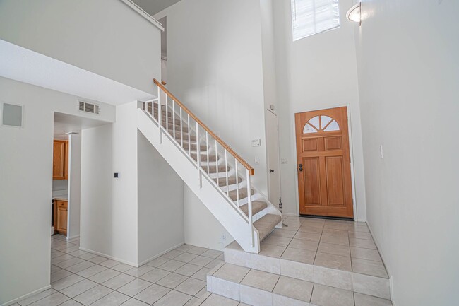 Building Photo - Mountain View Courtyards 3 Bedroom for Ren...