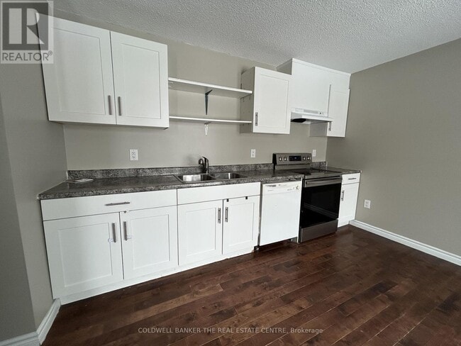 Building Photo - 11 Chaucer Crescent