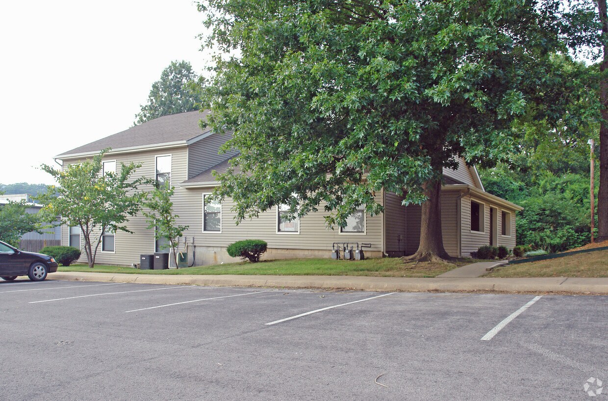 406 Fairway Cir, Springdale, AR 72764 Apartments in Springdale, AR