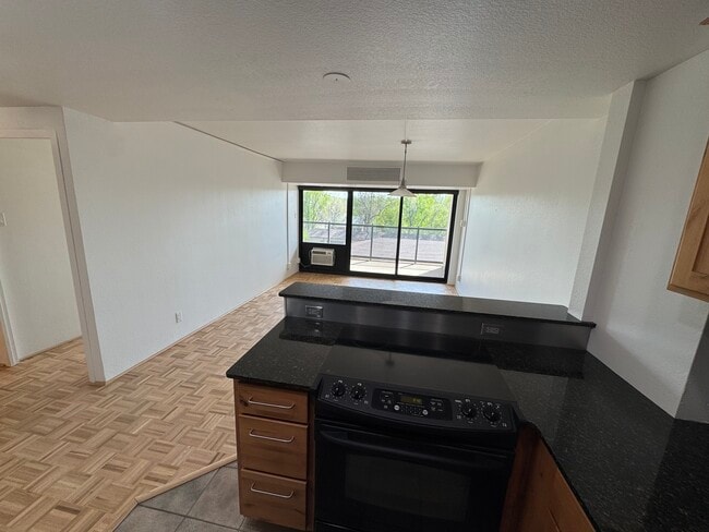 Building Photo - 417 E Kiowa