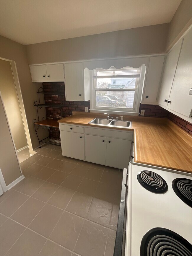 Kitchen - 217 Sunnydale St